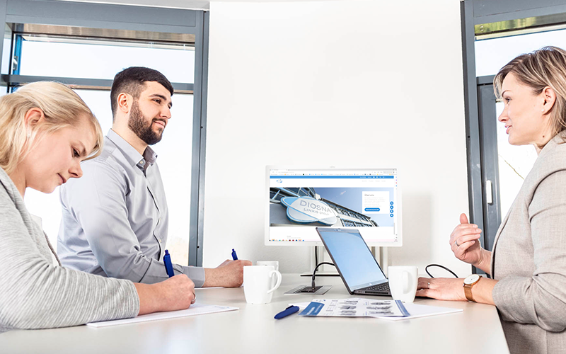 Job offers for <b>specialists and managers</b>